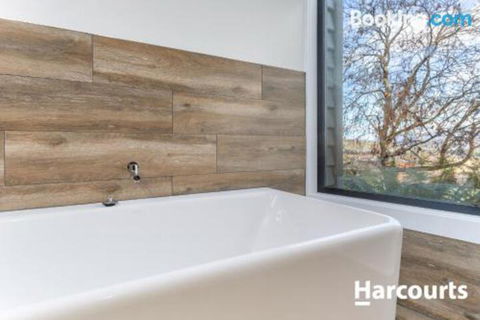 The WeareHouse In Deloraine - Perth Resorts 6