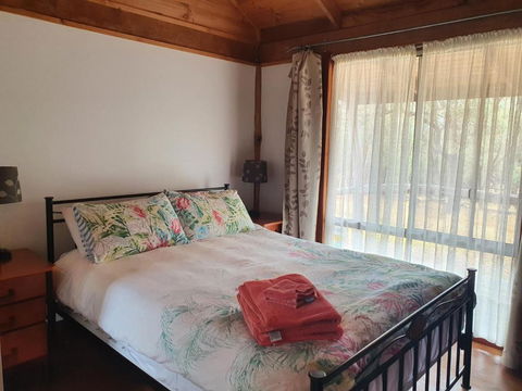 Gaddleen Grove Cottages - Accommodation Perth 3