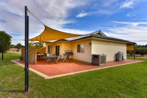 Lake Tyrrell Accommodation - Perth Resorts 2