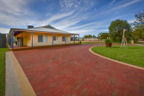 Lake Tyrrell Accommodation - Perth Resorts 0