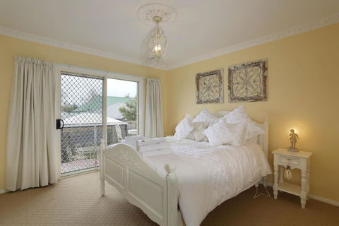 Edwards Rose - Accommodation Perth 4