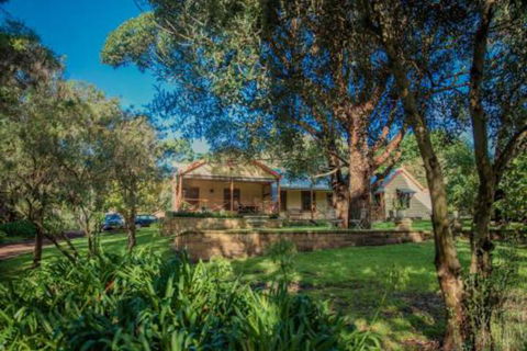 Secluded Homestead Amongst The Trees - Accommodation Perth 5