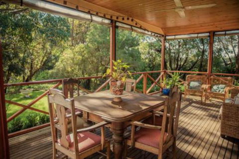Secluded Homestead Amongst The Trees - Accommodation Perth 7