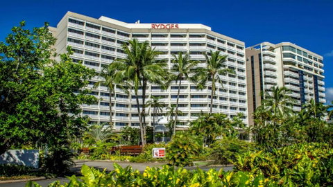 Cairns Luxury Seafront Apartment - Accommodation Perth 1