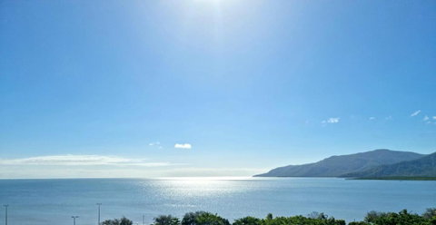 Cairns Luxury Seafront Apartment - Accommodation Perth 5