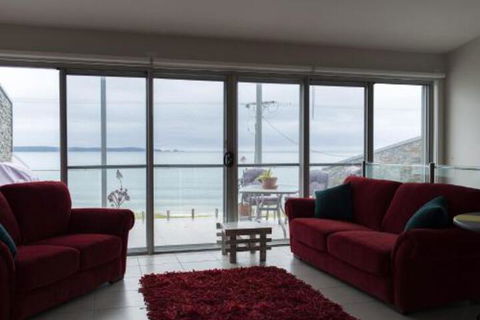 Caseys Beach Retreat - Accommodation Perth 0