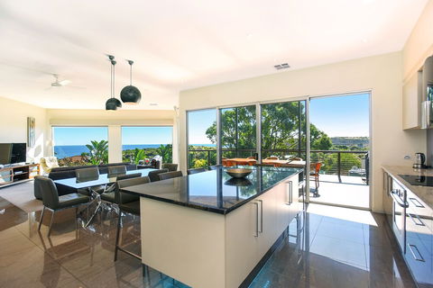 Lavina Luxury Beach House - Accommodation Perth 3