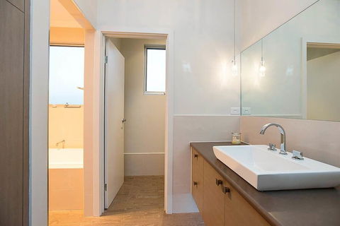 Lavina Luxury Beach House - Accommodation Perth 4