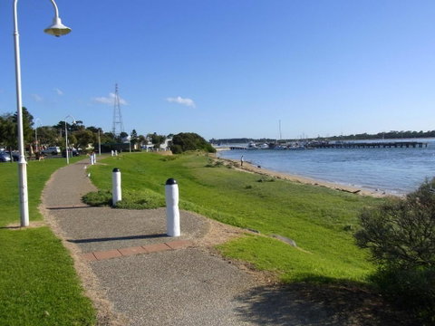 Black Dolphin Waterfront Townhouse Bay Views - Accommodation Perth 5
