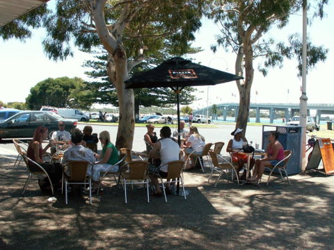 Black Dolphin Waterfront Townhouse Bay Views - Accommodation Perth 2