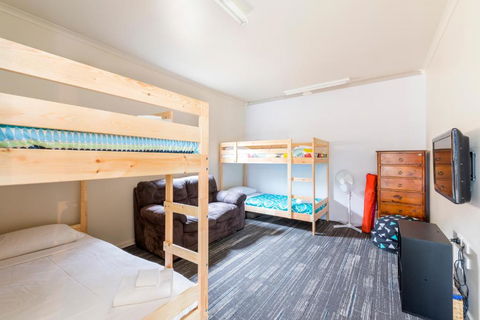 Bruce & Lolas - Accommodation Perth 6