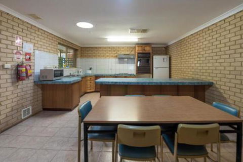 Rhodeside Lodge - Accommodation Perth 3