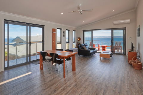 Whale Watcher 1 - Accommodation Perth 4