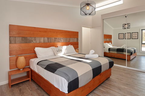 Whale Watcher 1 - Accommodation Perth 2