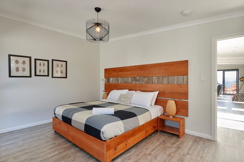 Whale Watcher 1 - Accommodation Perth 6