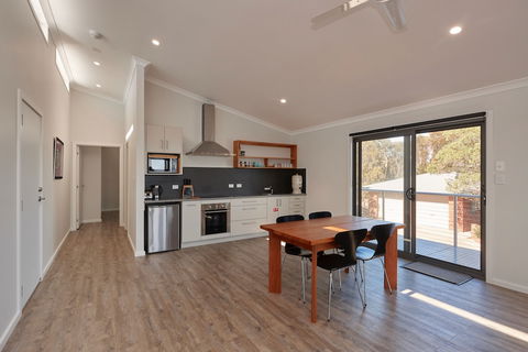 Whale Watcher 1 - Accommodation Perth 5