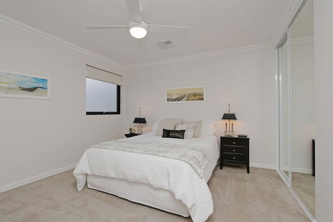Sapphire Blue - Perth Resorts 3