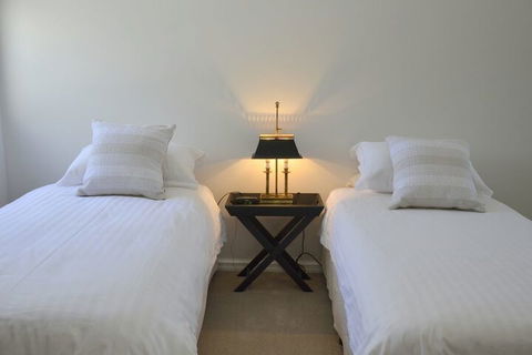 Sapphire Blue - Perth Resorts 7