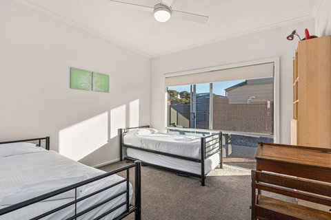 Oceans Eight - Accommodation Perth 3