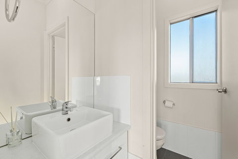 Oceans Eight - Accommodation Perth 4