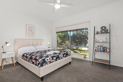 Oceans Eight - Accommodation Perth 6