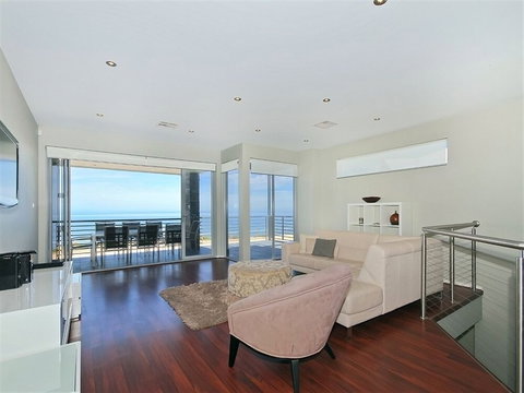 Ocean 180A - Accommodation Perth 2