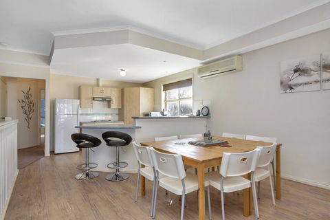 The Lighthouse - Accommodation Perth 0