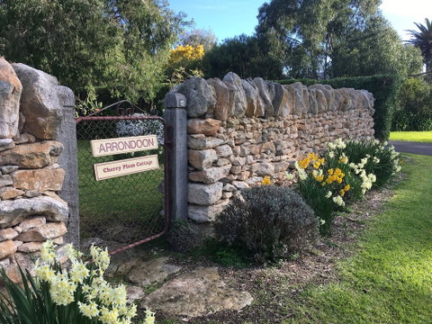 Cherry Plum Cottages - Accommodation Perth 2