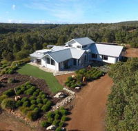 The White House at Wallcliffe Farms - Accommodation Perth