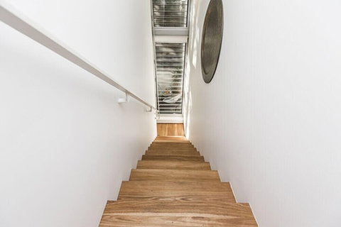 Two Storey Lux Apartment Near CBD - Accommodation Perth 0