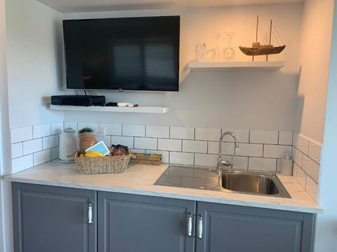 B & B On The Water - Perth Resorts 2