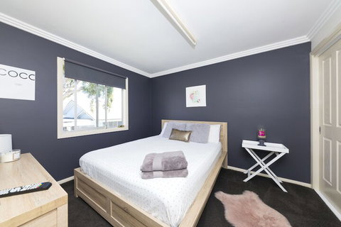 La Casa - Accommodation Perth 3
