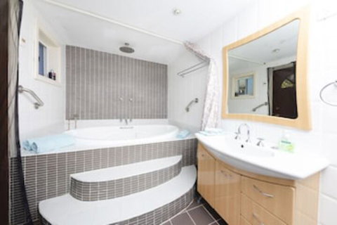 La Casa - Accommodation Perth 0