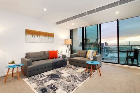 StayCentral On Lonsdale - Accommodation Perth 6