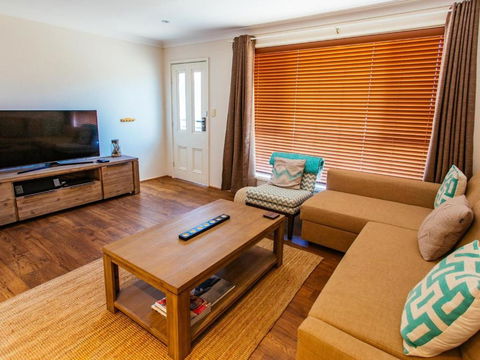 Sunbaker Beach House 4 Mins To Beach Pet Friendly With Fire Pit - Accommodation Perth 1