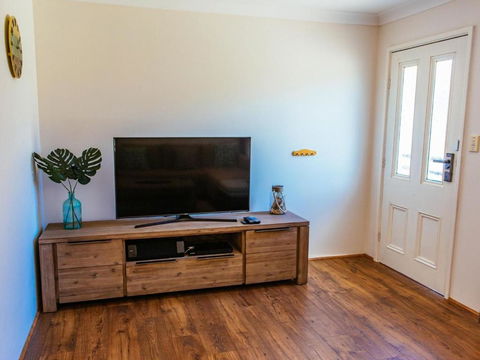 Sunbaker Beach House 4 Mins To Beach Pet Friendly With Fire Pit - Accommodation Perth 2