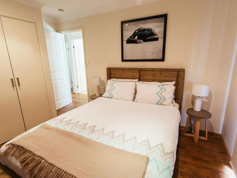 Sunbaker Beach House 4 Mins To Beach Pet Friendly With Fire Pit - Accommodation Perth 3