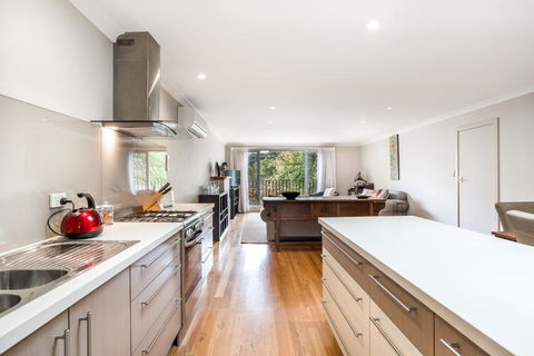 Paris On Maroondah - Accommodation Perth 2