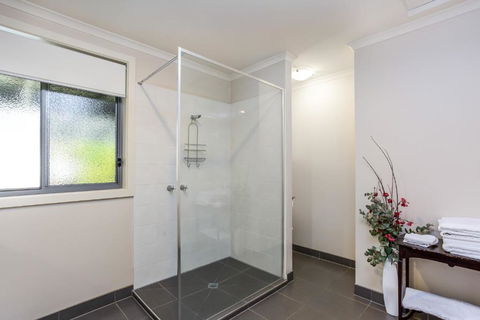 Paris On Maroondah - Accommodation Perth 3
