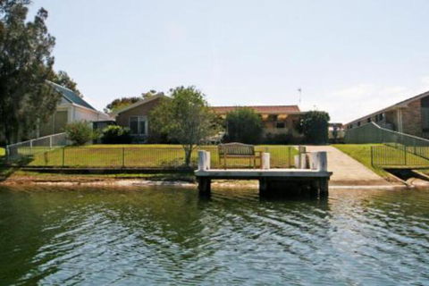 Relax & Enjoy The River - Perth Resorts 4