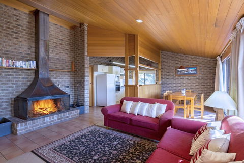 Bundilla 4- Townhouse With Free Wifi - Accommodation Perth 3