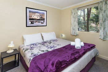 Max's Place 3 - Perth Resorts 0