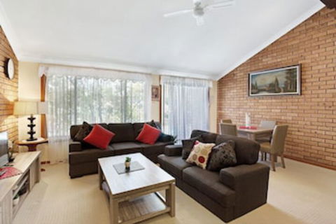 Macadamia Court, 2/8 Government Road - Accommodation Perth 0