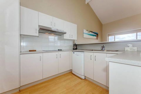 Moy At Nelson Bay, 2/30 Thurlow Avenue - Perth Resorts 5