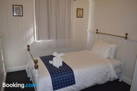YesterYear On West - Accommodation Perth 7