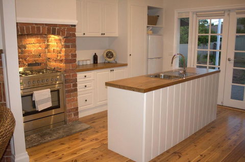 The Yellow Daisy - Accommodation Perth 4
