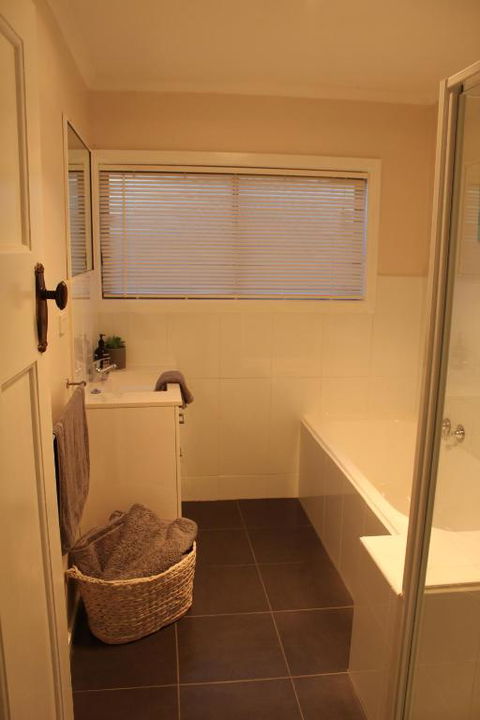 The Yellow Daisy - Accommodation Perth 2