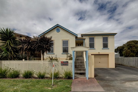 Beach Breeze Apartment - Accommodation Perth 6