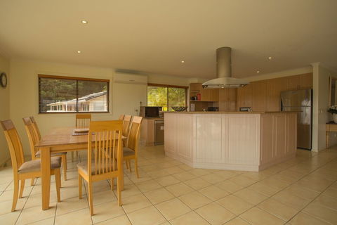 Top Views On Lakewood - Accommodation Perth 6