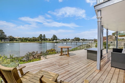 River Charm Cottage - Accommodation Perth 4